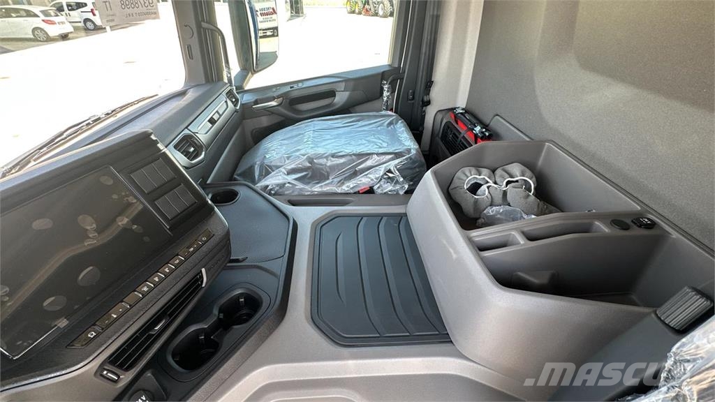 Scania P500 XT 8x4 شاحنات أخرى