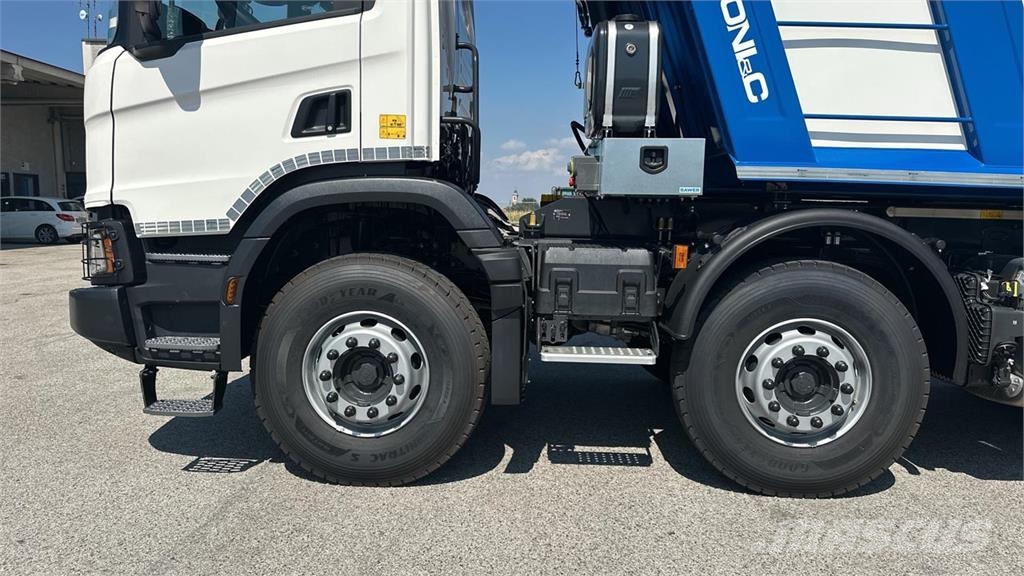 Scania P500 XT 8x4 شاحنات أخرى