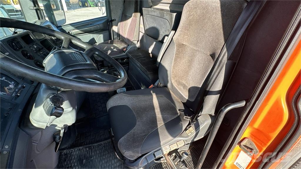 Scania T114 6x4 340CV Otros camiones