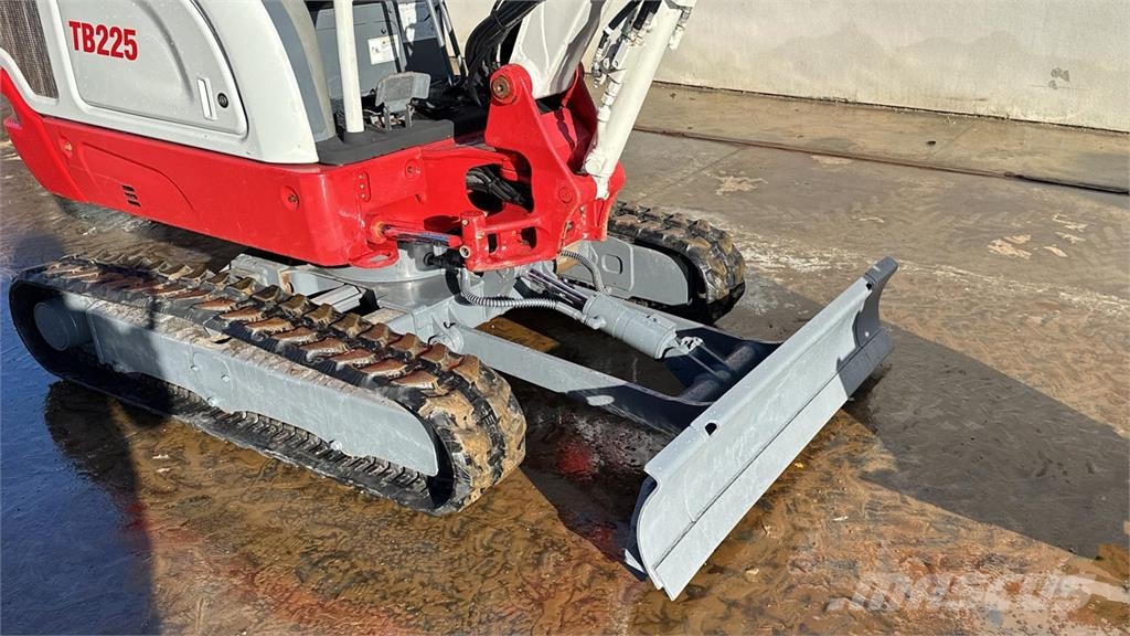 Takeuchi TB225 Εκσκαφάκι (διαβολάκι) < 7t