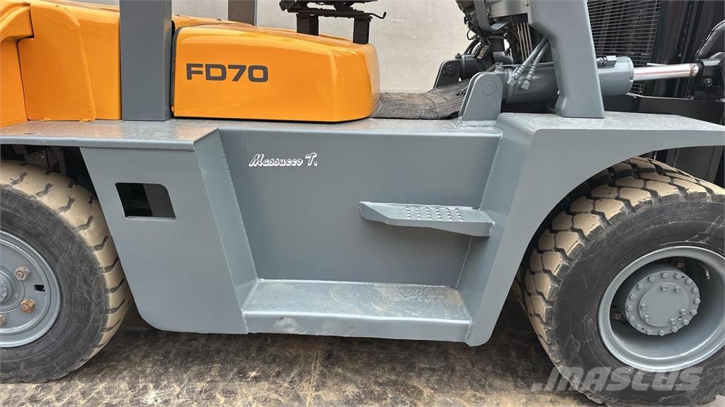 TCM FD70Z8 4x2 Dieseltrukit