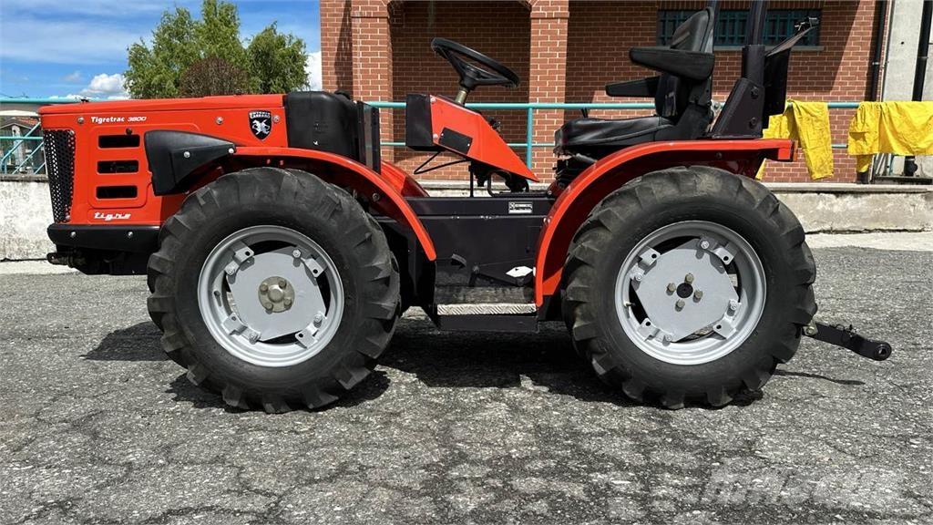 Tigretrac 3800 4x4 Snøploger- og skjær
