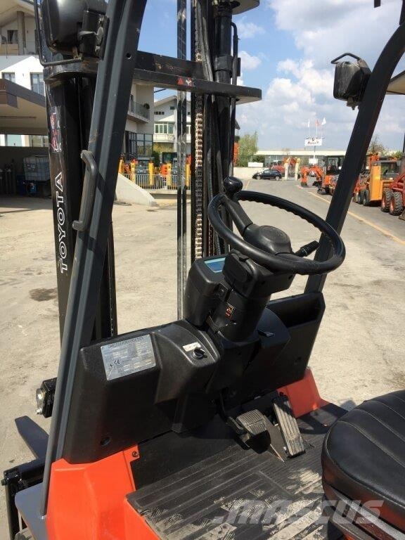 Toyota 7FBMF25 Electric forklifts
