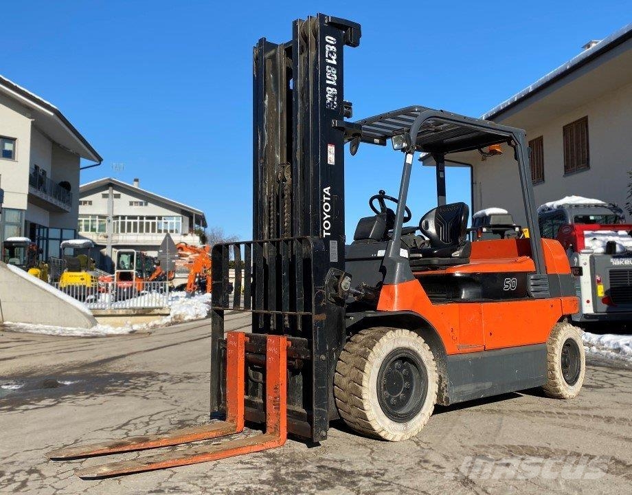 Toyota 7FBMF50 Electric forklifts