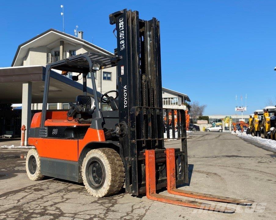 Toyota 7FBMF50 Electric forklifts