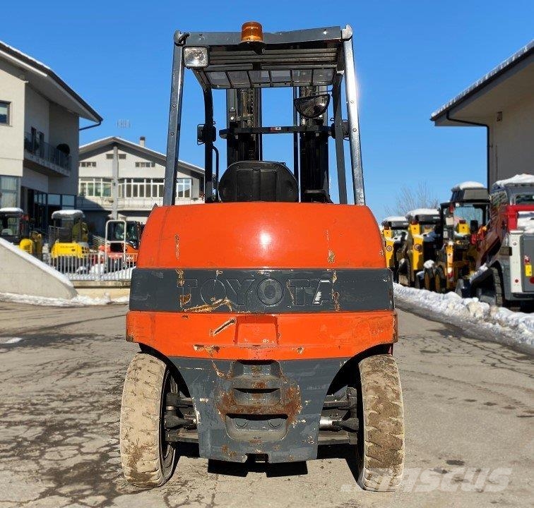 Toyota 7FBMF50 Electric forklifts
