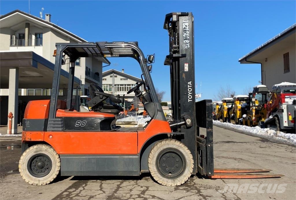 Toyota 7FBMF50 Electric forklifts