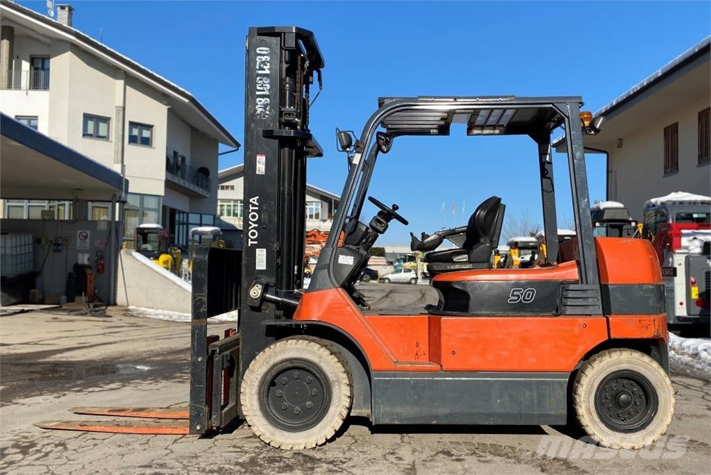Toyota 7FBMF50 Electric forklifts