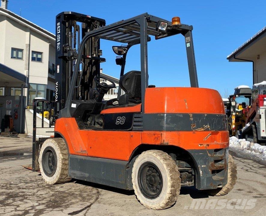 Toyota 7FBMF50 Electric forklifts