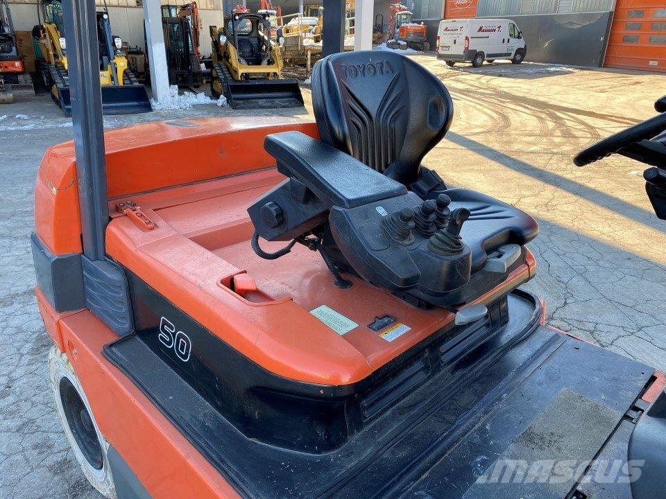 Toyota 7FBMF50 Electric forklifts