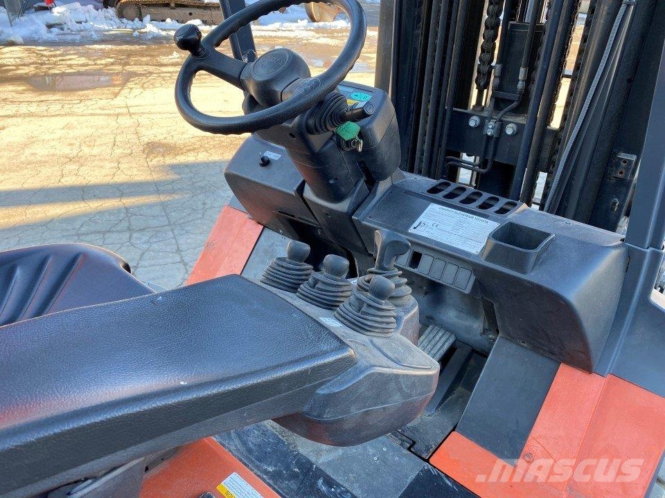 Toyota 7FBMF50 Electric forklifts
