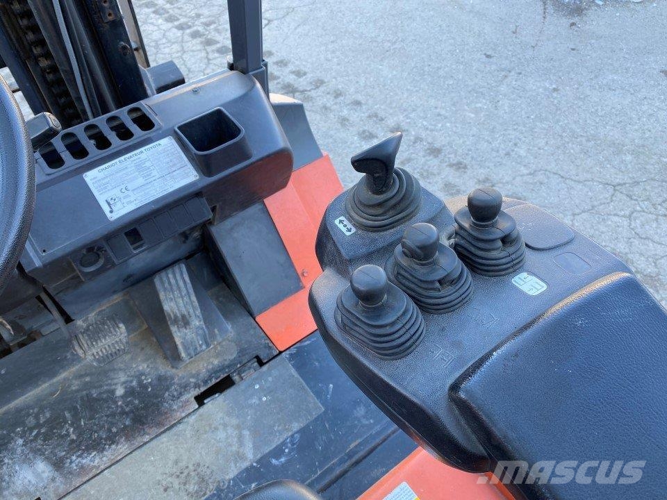 Toyota 7FBMF50 Electric forklifts