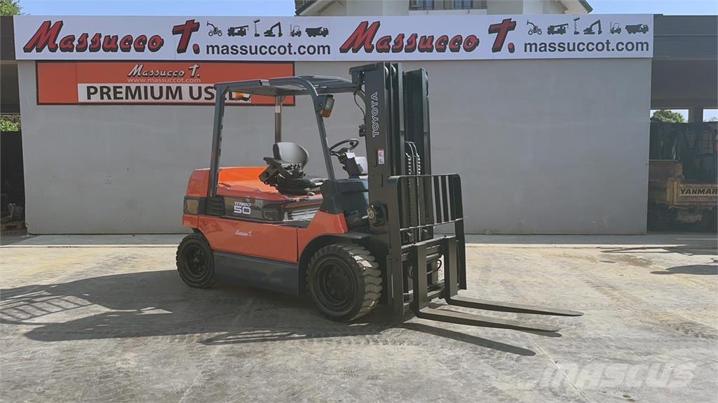 Toyota 7FBMF50 Elektrikli forkliftler
