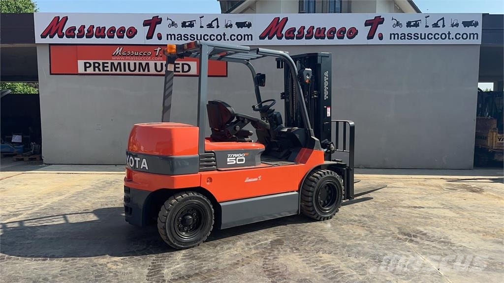 Toyota 7FBMF50 Elektrikli forkliftler