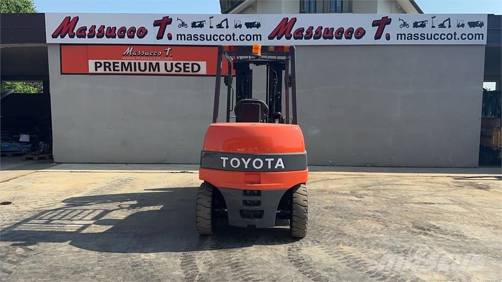 Toyota 7FBMF50 Elektrikli forkliftler