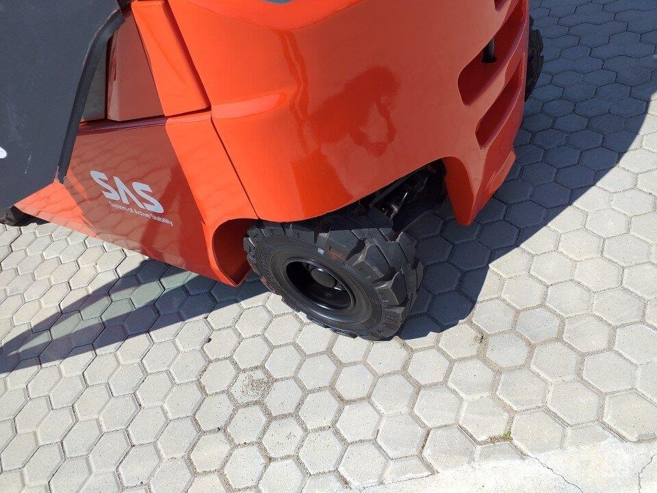 Toyota 8FBMT30 Електрически вилични кари-повдигачи