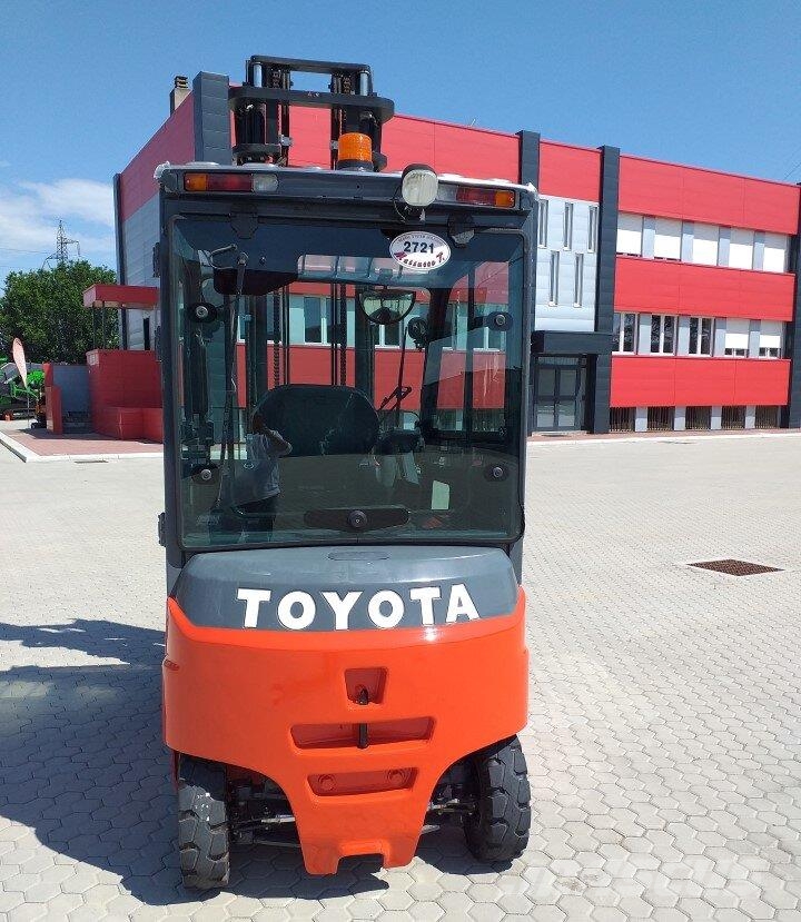 Toyota 8FBMT30 Електрически вилични кари-повдигачи
