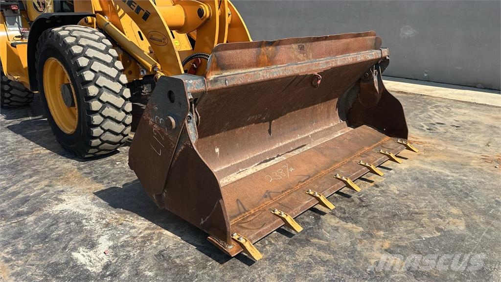 Venieri 7.63C لوادر بعجل