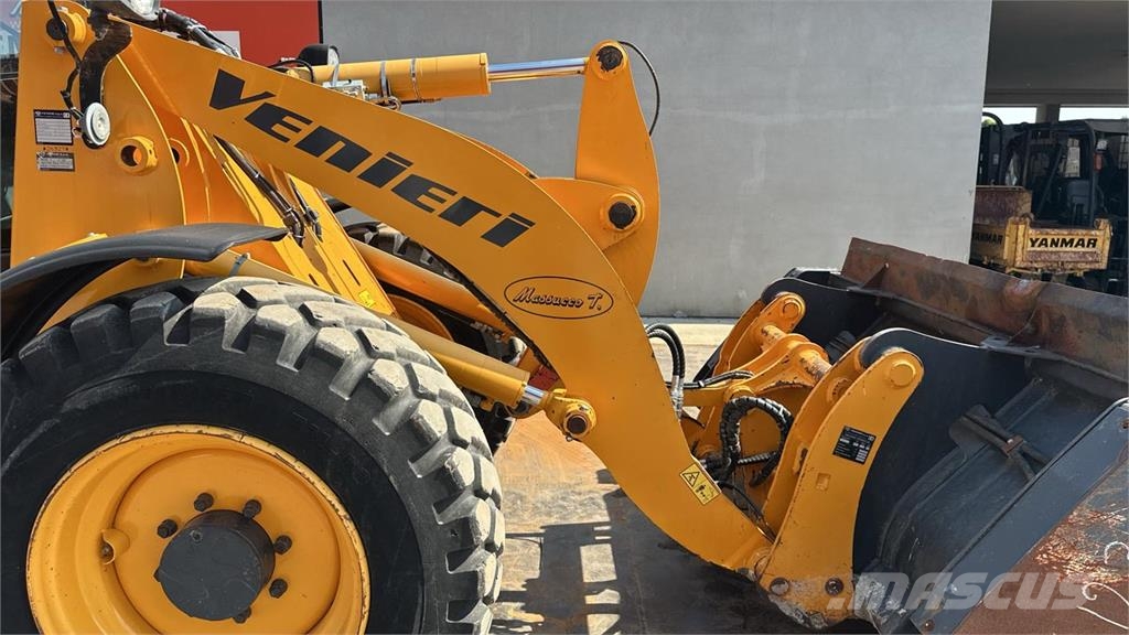 Venieri 7.63C لوادر بعجل