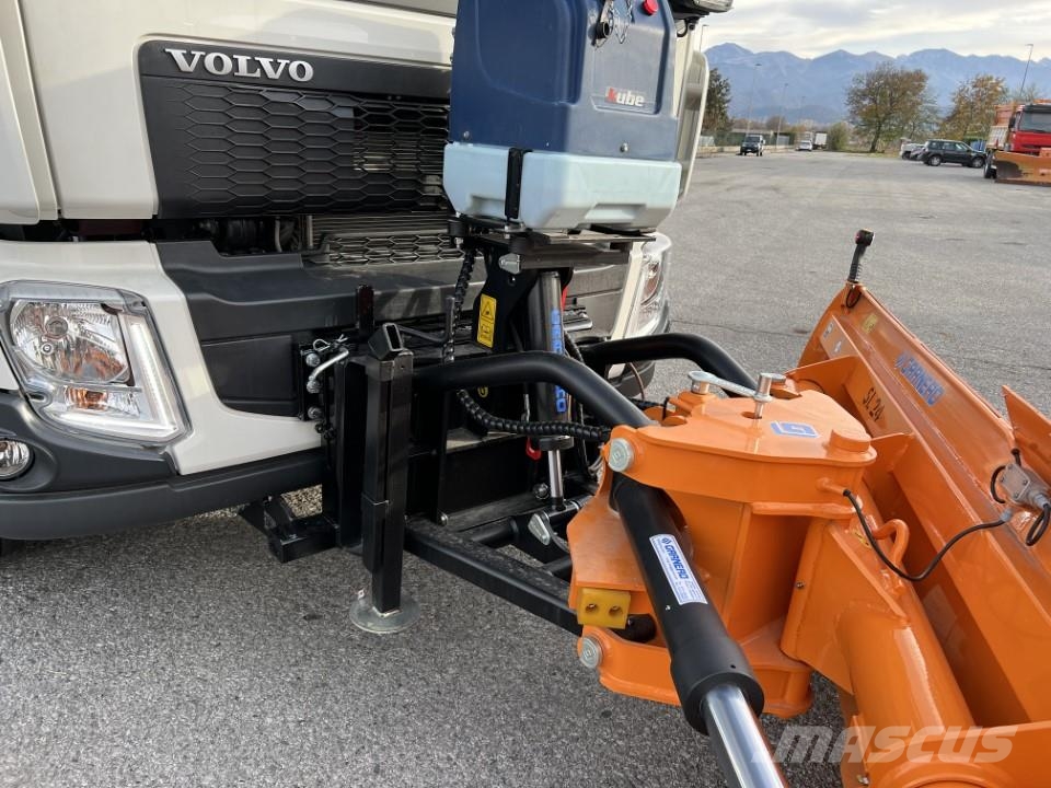 Volvo FL816-280 4X4 Снежные отвалы и плуги