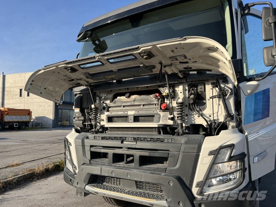 Volvo FMX 13 8x4 混凝土搅拌车