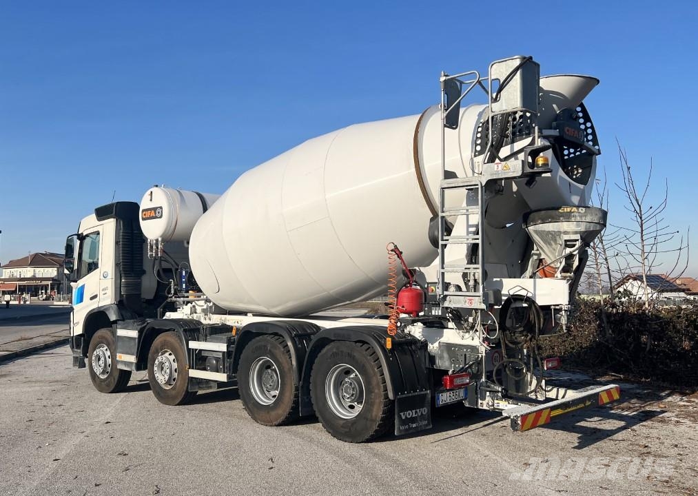 Volvo FMX 13 8x4 混凝土搅拌车