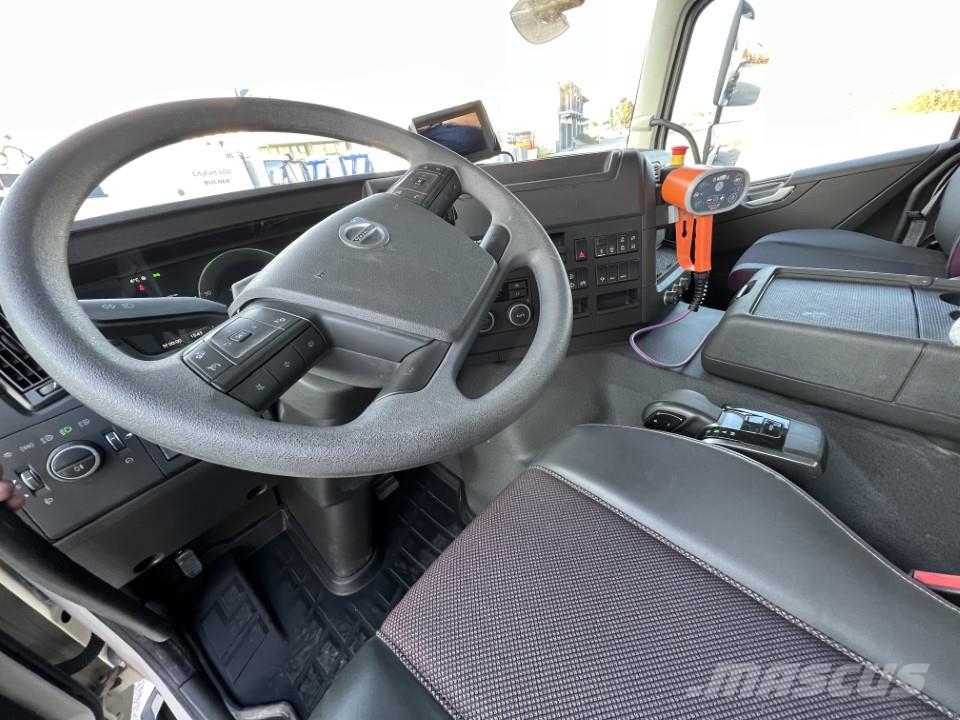 Volvo FMX 13 8x4 混凝土搅拌车