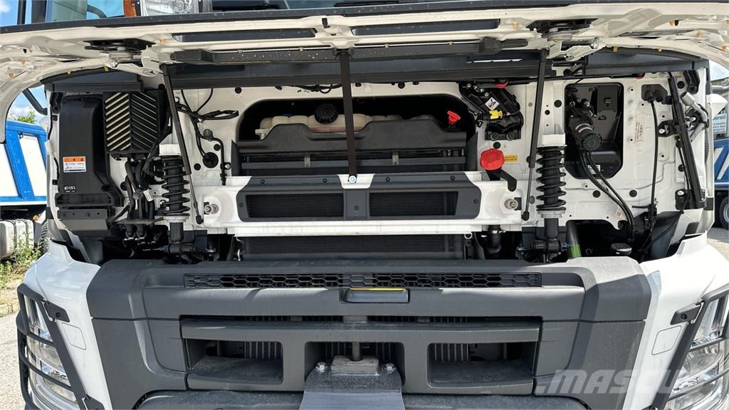 Volvo FMX 6X6 油罐车