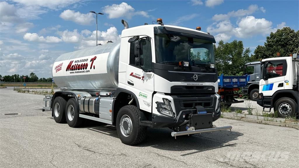 Volvo FMX 6X6 油罐车