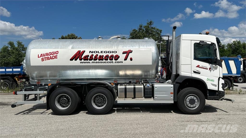 Volvo FMX 6X6 油罐车
