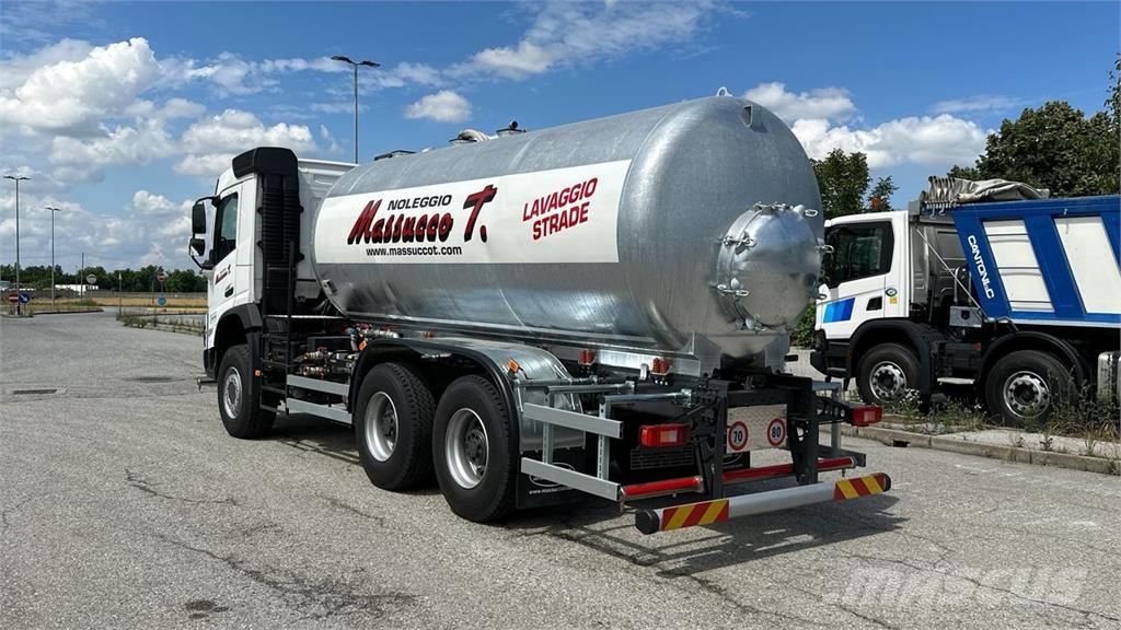 Volvo FMX 6X6 油罐车