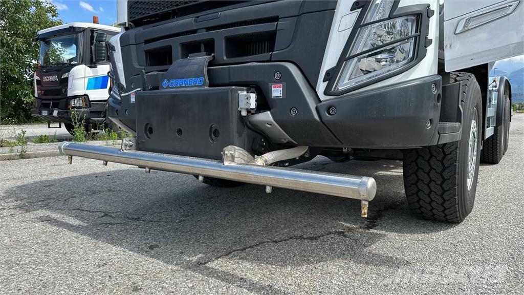 Volvo FMX 6X6 油罐车