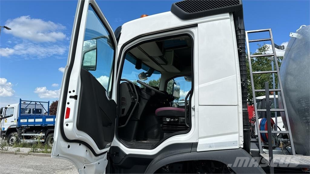 Volvo FMX 6X6 油罐车