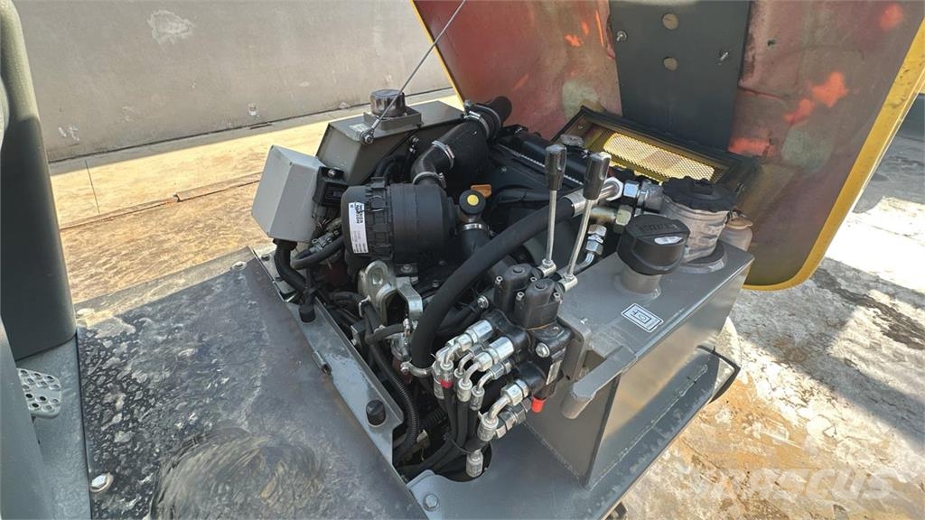 Wacker Neuson 1001 4X4 Mini pašizgāzēji