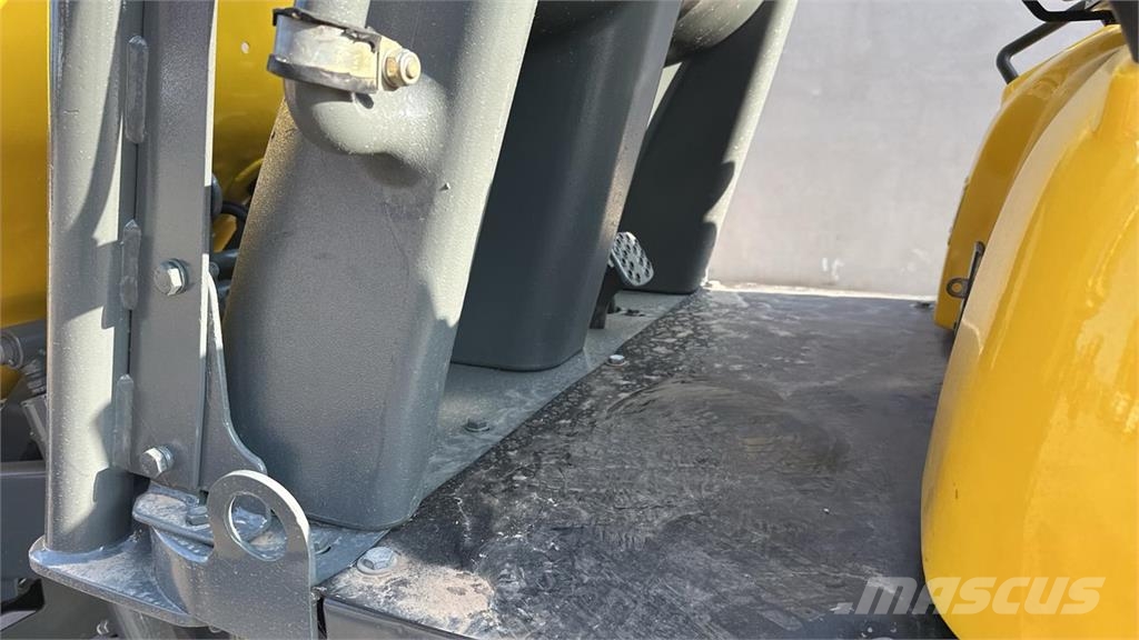 Wacker Neuson 1001 4X4 Mini pašizgāzēji