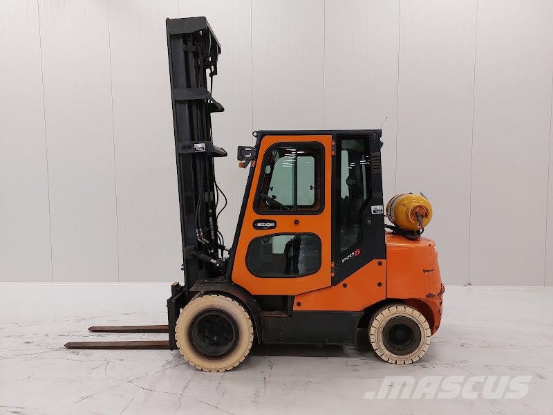 Doosan G33P-5 Gas Stapler