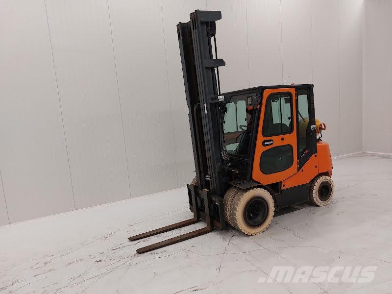 Doosan G33P-5 Gas Stapler