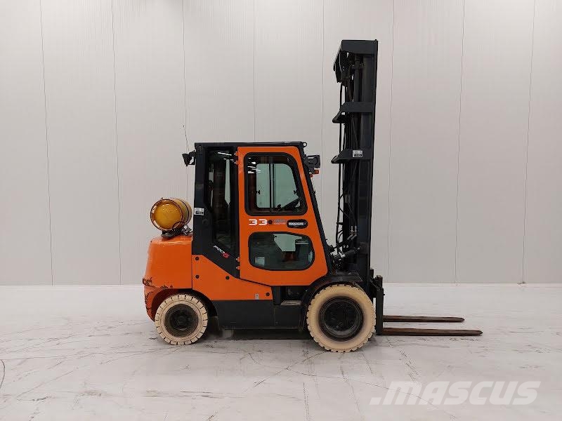 Doosan G33P-5 Gas Stapler