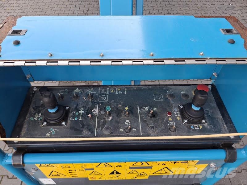 Genie S-60J رافعات سلة تلسكوبية