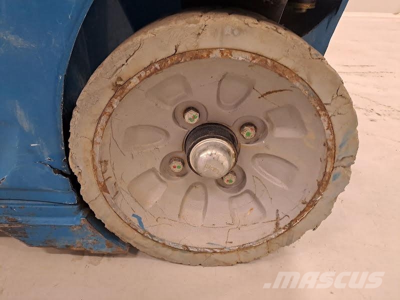 Genie GR-26J رافعات السارية الرأسية