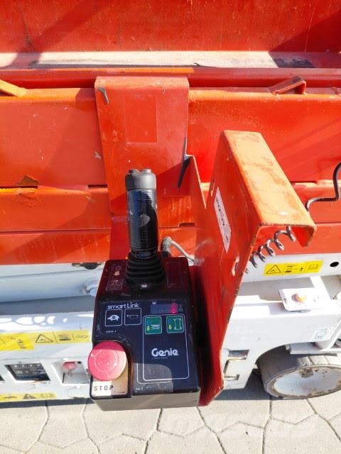 Genie GS-1532 رافعات مقصية الشكل