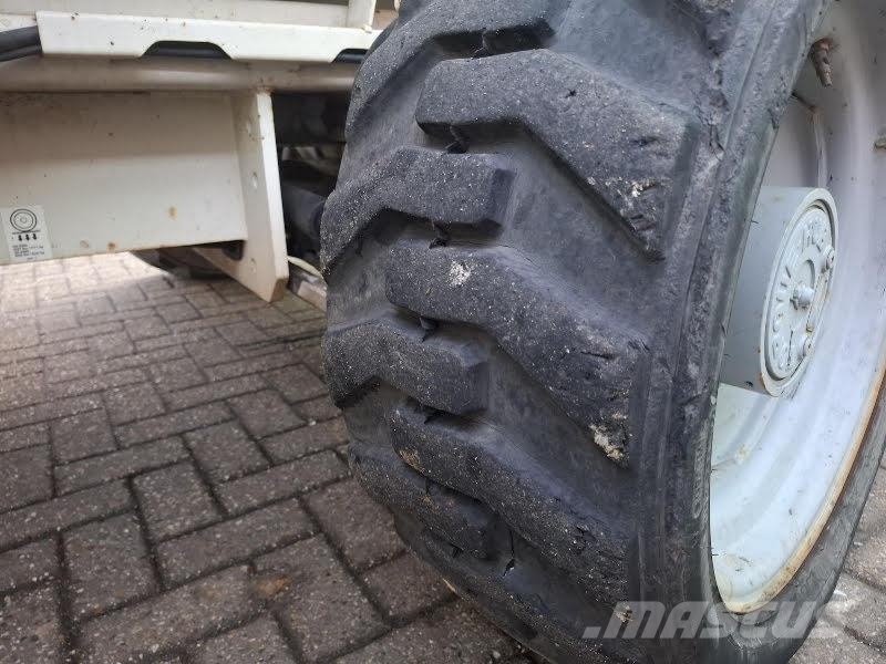 Genie GS-3390 RT Žirkliniai keltuvai