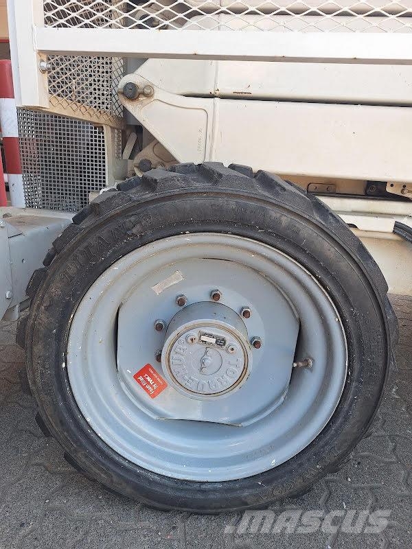 Genie GS-3390 RT Nožnicové zdvíhacie plošiny