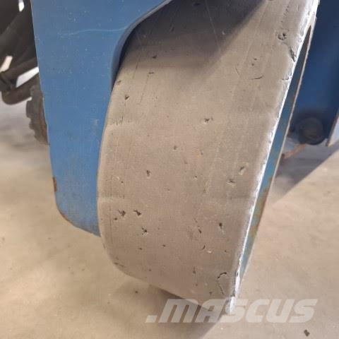 Genie GS-4047 رافعات مقصية الشكل