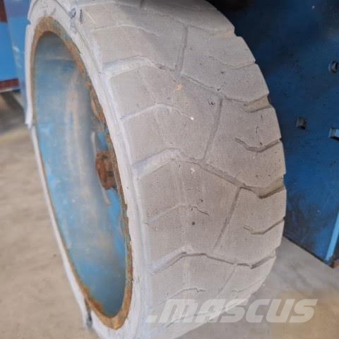 Genie GS-4047 رافعات مقصية الشكل