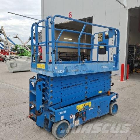 Genie GS-4047 رافعات مقصية الشكل