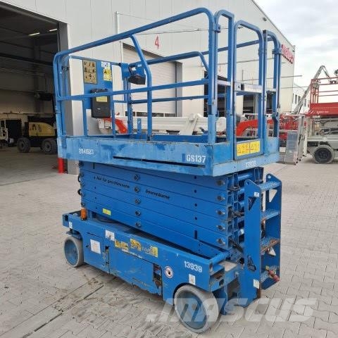 Genie GS-4047 رافعات مقصية الشكل