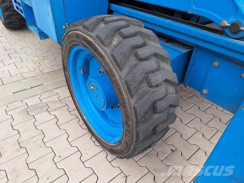 Genie GS-4390 RT Scheren-Arbeitsbühnen