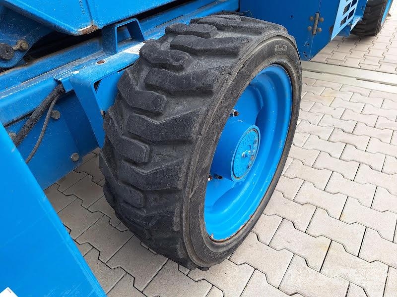 Genie GS-4390 RT Scheren-Arbeitsbühnen
