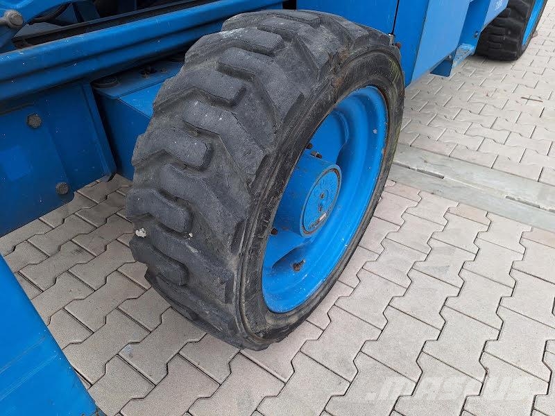 Genie GS-4390 RT Scheren-Arbeitsbühnen